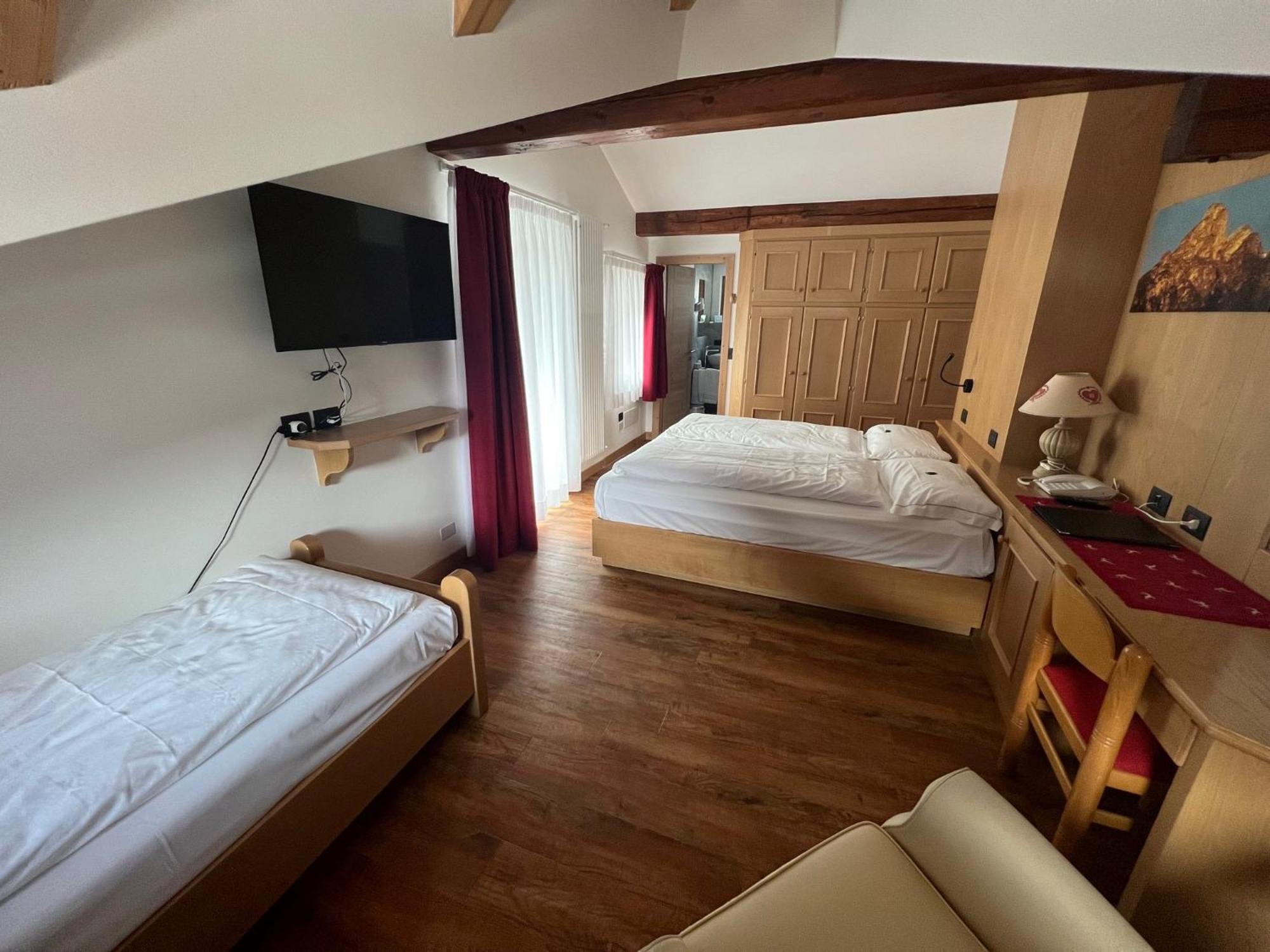 מואנה Hotel Piedibosco מראה חיצוני תמונה